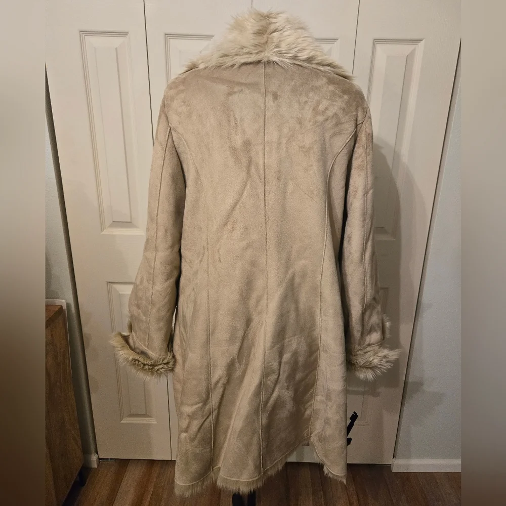 Donna Salyers Fabulous Furs Coat - Picture 4 of 7